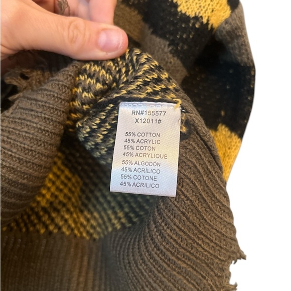 Distressed Camo Sweater M/L - Picture 6 of 6